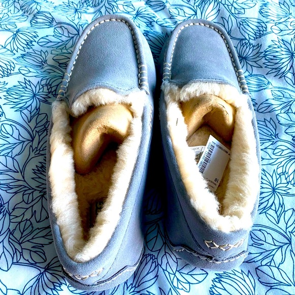 UGG Shoes - BNIB Ugg Size 10 slippers